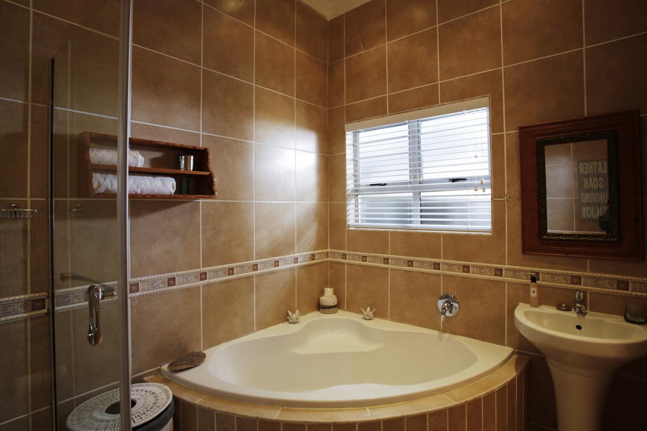 Ocean Hideaway Bed And Breakfast Amanzimtoti Kültér fotó
